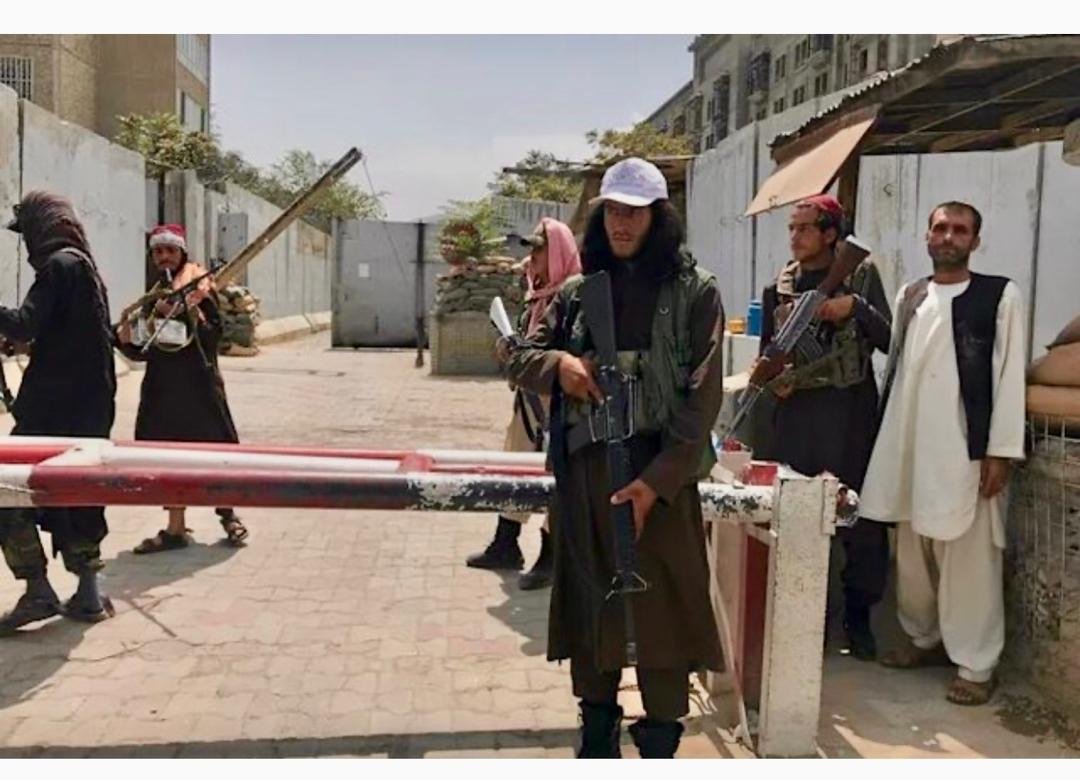 منابع محلی: طالبان چهار نظامی پیشین را در کابل بازداشت کرد