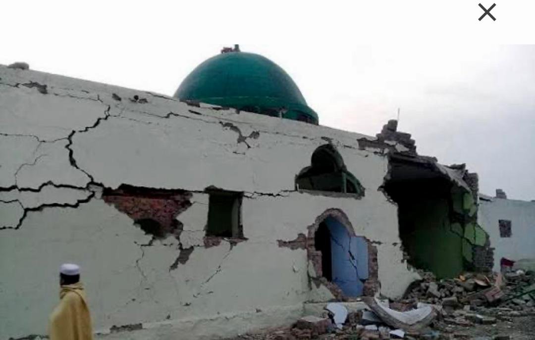 پاکستان مسجدی را در ننگرهار بمباران کرد؛ مؤذن زخمی و قرآن&zwnj;ها سوختند