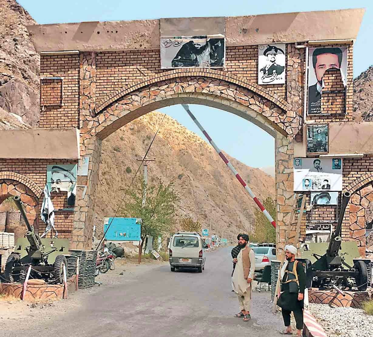 طالبان ۳۰ نمازگزار را از داخل مسجد در پنجشیر بازداشت کرده&zwnj;اند