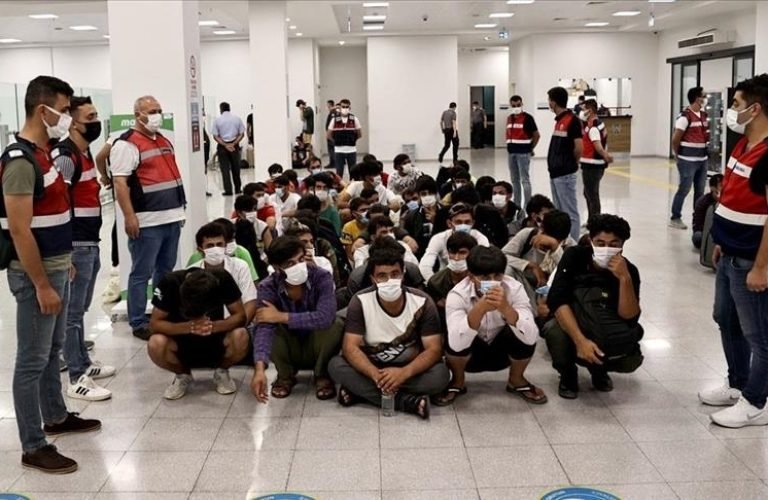 پژوهش تازه : جوانان افغانستان در ترکیه در بلاتکلیفی و مشکلات غرق شده&zwnj;اند