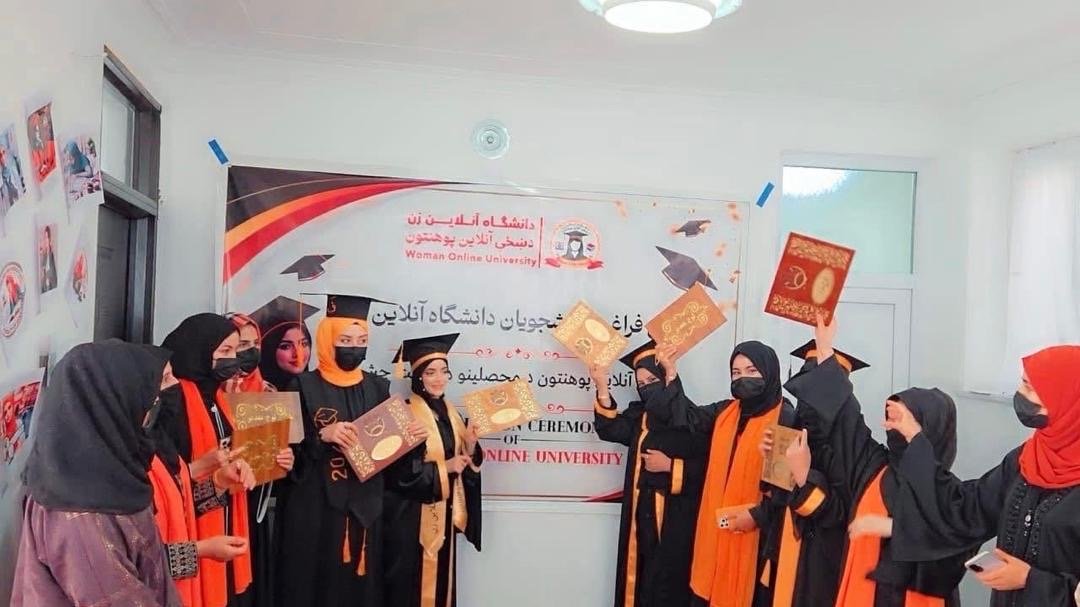 دانشگاه آنلاین زن از فراغت ۹۴ دانشجوی دختر در ۱۱ ولایت تجلیل کرد