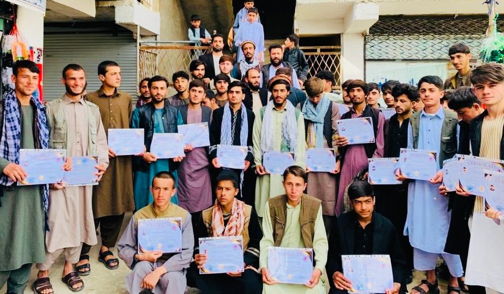 فراغت ۵۱ دانش&zwnj;آموز از صنف کمپیوتر بنیاد آموزشی و فرهنگی وطن در جبل&zwnj;السراج پروان