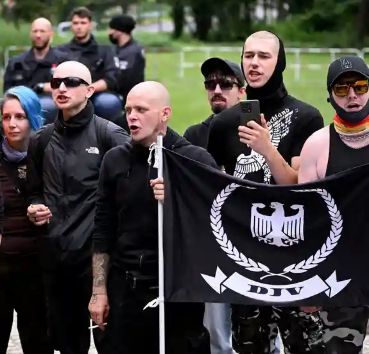 آلمانی&zwnj;ها از دموکراسی حمایت می&zwnj;کنند، اما از رشد راست&zwnj;گرایی نگران&zwnj;اند