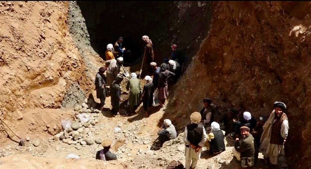 منابع محلی: ریزش تپه در معدن طلای بدخشان جان سه کارگر را گرفت