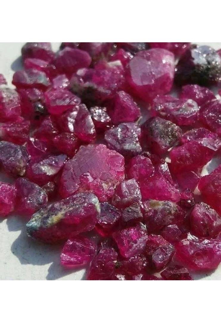 طالبان از کشف ده معدن جدید یاقوت در پنجشیر خبر دادند