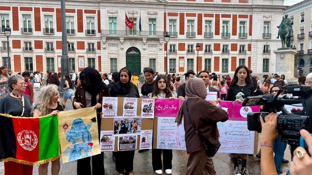 پناهجویان افغانستان در اسپانیا:  ۱۵ آگست زخم زنان افغانستان است