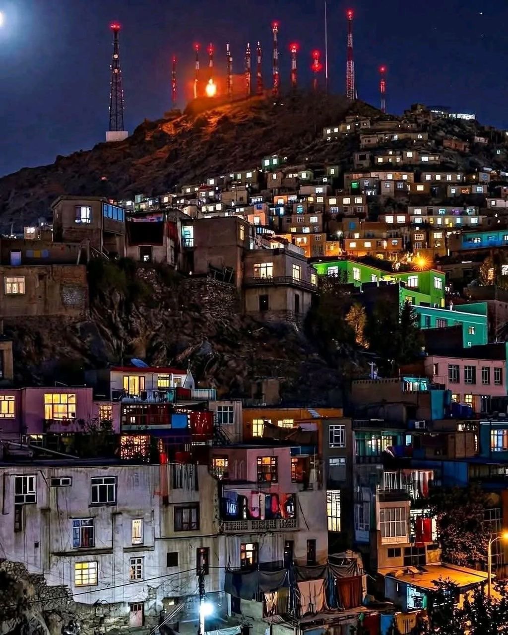 ماه و خاطرات ارغوان