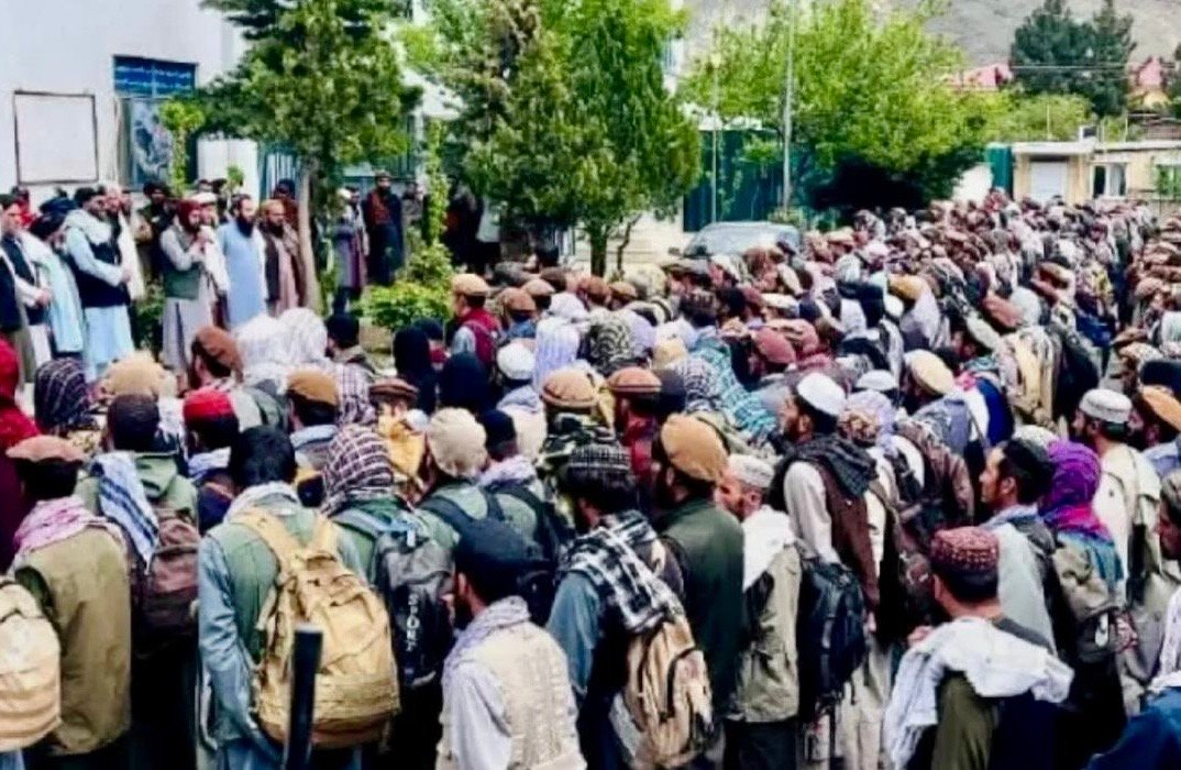 طالبان در پنجشیر سربازان تازه را ملزم به خرید سلاح می&zwnj;کنند تا فروشندگان دستگیر شوند