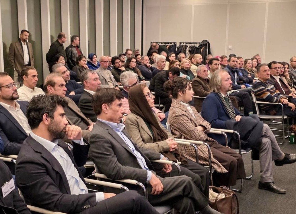 شب شعر و رونمایی کتاب با حضور شاعران پارسی&zwnj;سرا در لندن برگزار شد