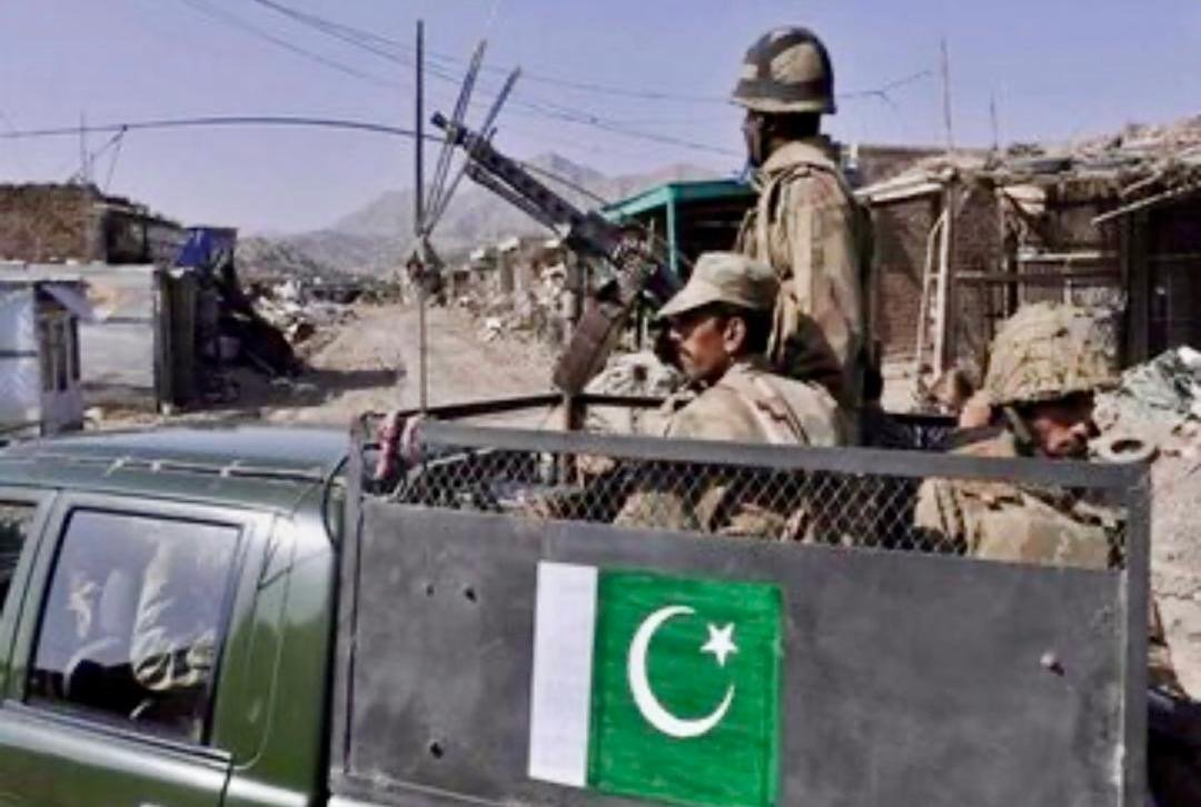 چهار سرباز پاکستانی در پی حمله افراد مسلح در کوهات کشته شدند