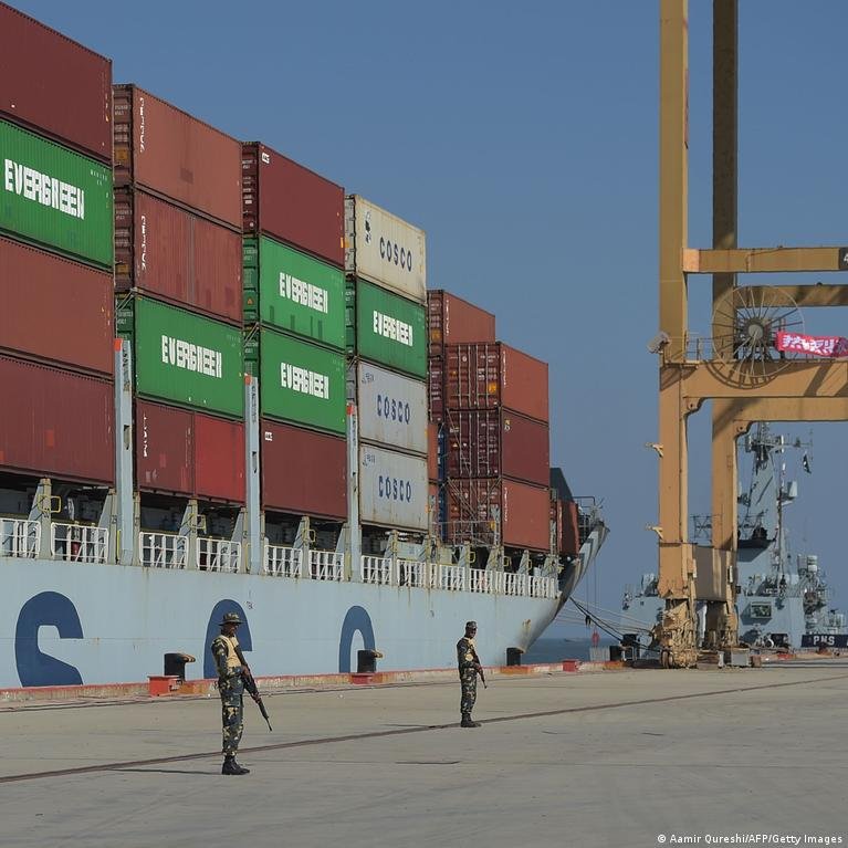 بیش از ده&zwnj;هزار کانتینر ترانزیتی افغانستان در بندر کراچی بلاتکلیف مانده&zwnj;اند