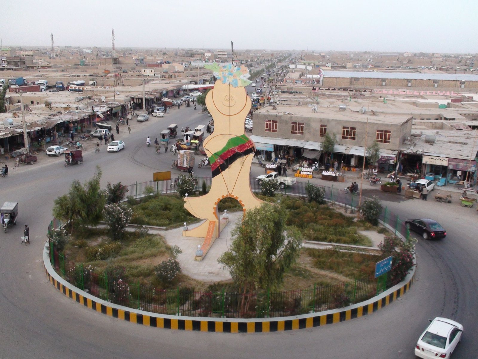 اعتصاب کم&zwnj;سابقه در مرز نیمروز؛ تاجران از باج&zwnj;گیری سیستماتیک شکایت دارند