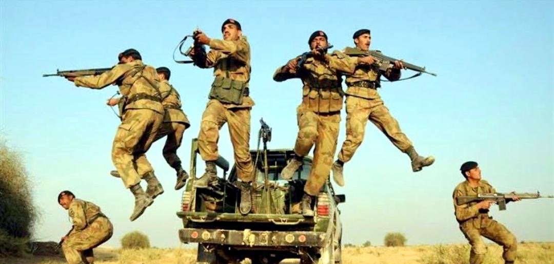 پاکستان: ۲۵ مهاجم از جمله ۱۸انتحاری افغان را در بنو کشتیم