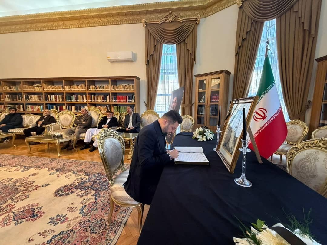 خواجه محبوب صدیقی در استانبول به کنسولگری ایران رفت و شهادت خامنه&zwnj;ای را تسلیت گفت