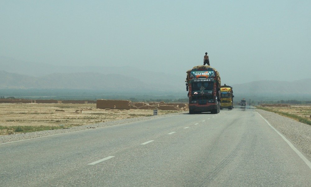 رانندگان افغانستانی در پاکستان از اخاذی و برخورد پولیس شکایت دارند
