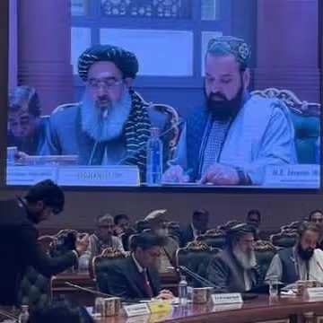 طالبان برای جلب کمک&zwnj;های خارجی از مشاوران با سابقه همکاری با امریکا استفاده می&zwnj;کند